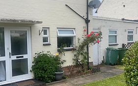 House Number 8 Sleeps Up To 6 People With Smart Tvs In Every Room