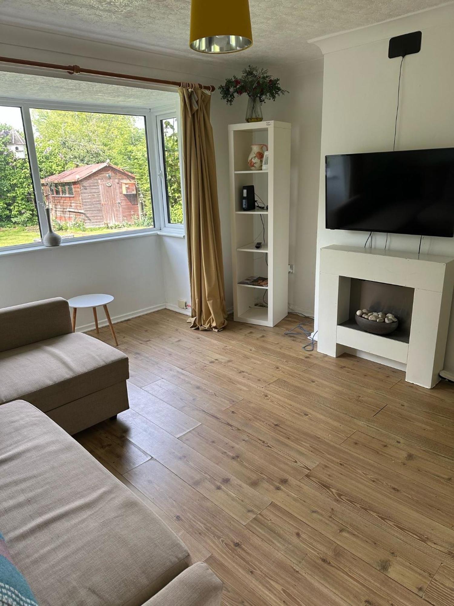 House Number 8 Sleeps Up To 6 People With Smart Tvs In Every Room Wellington  Exterior photo