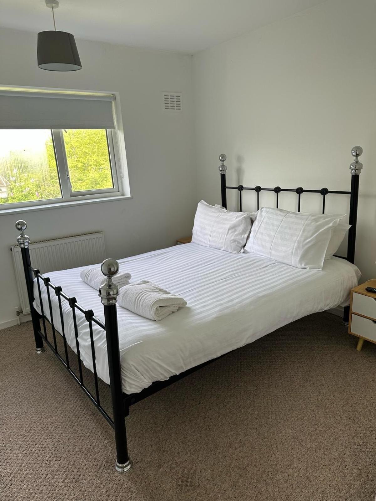 House Number 8 Sleeps Up To 6 People With Smart Tvs In Every Room Wellington  Exterior photo
