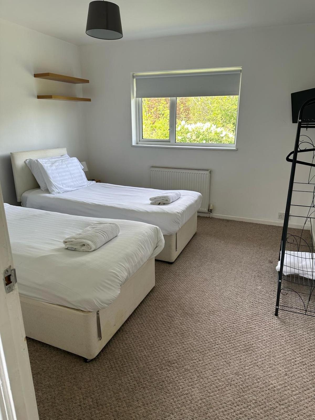 House Number 8 Sleeps Up To 6 People With Smart Tvs In Every Room Wellington  Exterior photo